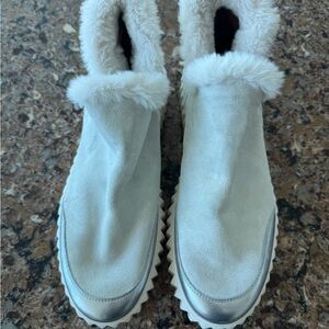Women's White Fur-Lined Shoes